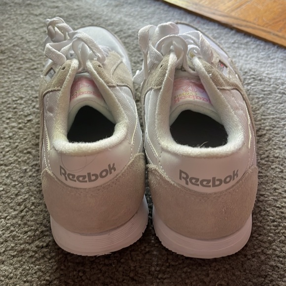 NWOT Reebok classics, white, size 9, never worn - Picture 4 of 7